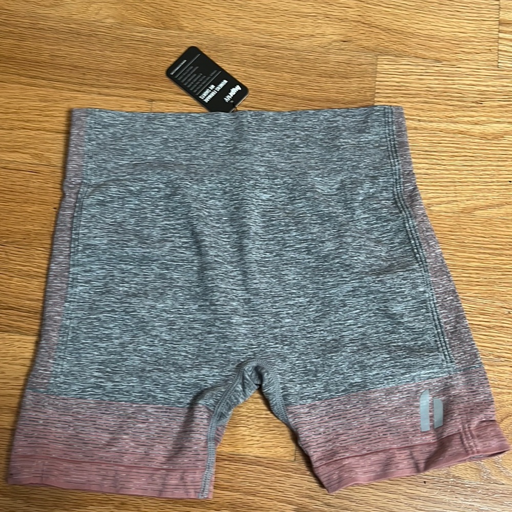 Women’s hyperMV shorts.
